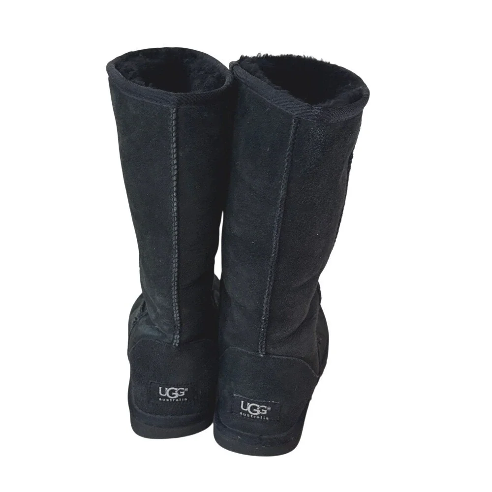 UGG‎ Classic Tall Black Winter Boots in Black Sheepskin Size Women's 6